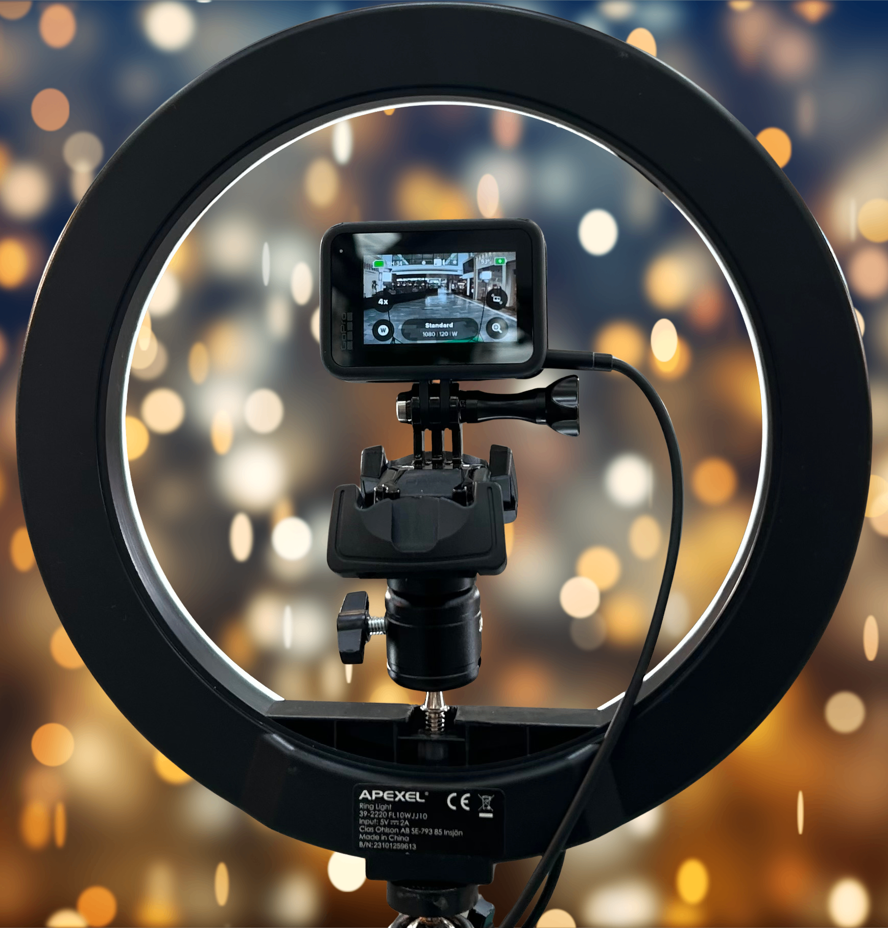 Kameran i 360-fotobåsets LED-ring med champagne-guld bokeh